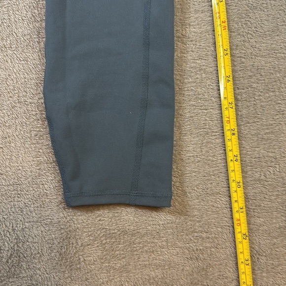 Fabletics High-Waisted, With Side Pockets Gray/Blue Leggings XS - Picture 3 of 9